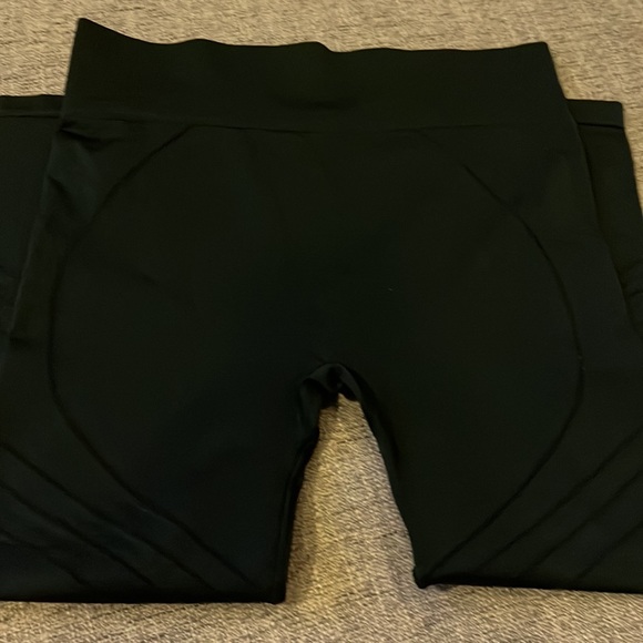 Prism 2 NWT 3/4 leggings. Forest green. - Picture 3 of 5